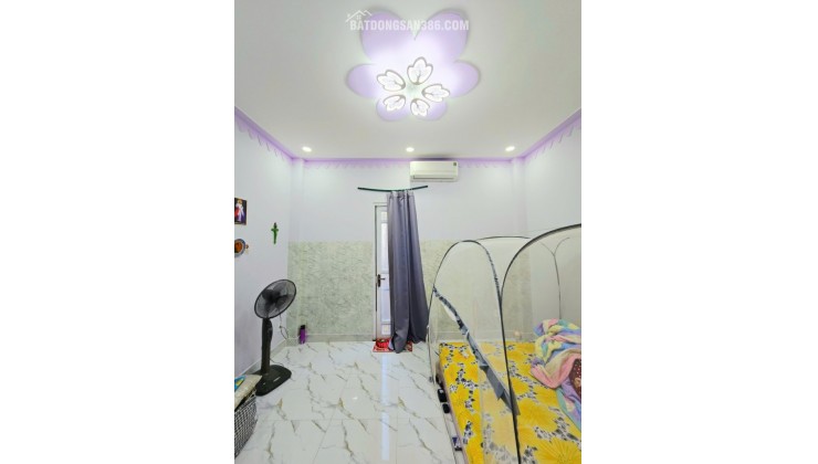 Bán nhà Đường Long Phước, Phường Long Phước, DT 50m2, 2 tầng, 2PN, SH, giá 3.65  tỷ.